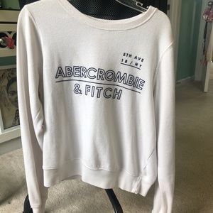 white abercrombie and fitch crew neck